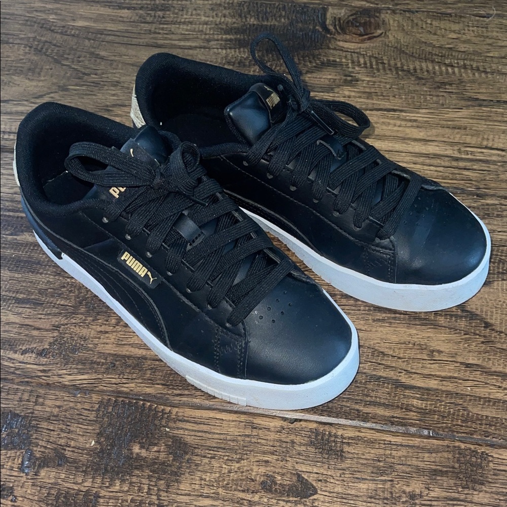 Puma Men's Black and White Sneakers